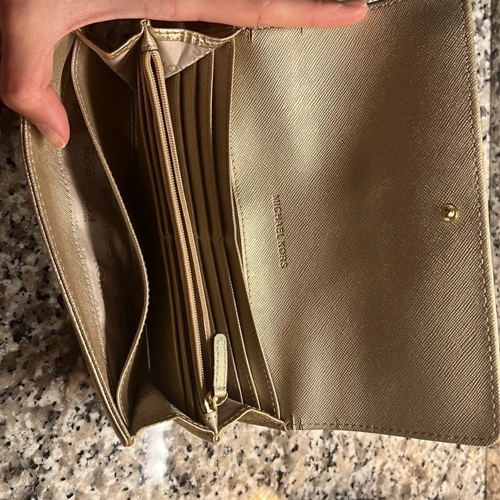 Michael Kors Wallet - Picture 6 of 6